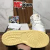 En İyi Erkekler Tasarımcı Koşu Ayakkabıları Kadın Klasik Siyah Beyaz Gri Sis Sneaker Michigan Cadılar Bayramı UNC Nefes Eğitmenler Retro Düşük Chicago Masaj Spor Sneakers