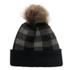 大人の厚い暖かい冬の帽子のための厚い冬の帽子のための柔らかいストレッチケーブルニットポンポン豆の帽子レディースのスカルリービーニガールスキーキャップビーニーキャップ9302