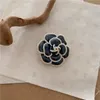 2021 Trend Pearl Enamel Camellia Broscher För Kvinnor Eleganta Blomster Pins Mode Smycken Coat Tillbehör Brosch