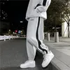 Mode Casual Sports Suit Mäns Reflekterande Stripe Oversize Man Passar Koreanska Streetwear Man Kläder