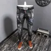 Amerikanska streetwear mode män jeans retro svart grå elastisk smal passform målade designer byxor patch fickor hip hop byxor