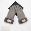 Designer Brand Letter Handschoenen voor winter en herfst Fashion Women Cashmere Mittens Glove met mooie bontbal Outdoor Sport Warm Winters Glovess