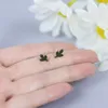 серьги с маленькими листьями