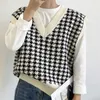 Девушки V-образным вырезом вязаные свитер Женщины сгущает осень зима Корейский свободный винтажный жилет без рукавов Pullover 211018