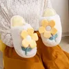 Vinter Kvinnor Hem Furry Tofflor Mjuk Kort Plush Slides Varm Hårig Fur Flat Skor Inomhus Par Gulliga Blommor Jul Slippers H1115