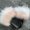 Fluffy tofflor 2021 Sommar Nya Kvinnors fritid Sandaler Imitation Fox Fur Raccoon Fur Womens Skor Zapatos de Mujer Y0427