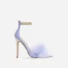 2022 Sapatos de mulher de casamento de moda com sapatos de penas de couro falso mais tamanho 36 a 43 novo design na primavera