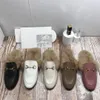 Mode designer kvinnor päls fluffiga tofflor broderar blomma loafers äkta läder mulor kvinna brun metall spänne kedja casual flat skor slipper 35-41 g888