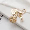 Söt hjärta skal Keychain Creative Small Gifts Ins Metall Smycken Pearl Pendant Ladies Mode Accessoarer Keyfob Nyckelringar