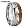 8mm Silvery Tungsten Carbide Ring Vit Meteorite / Wood Inlay för män Kvinnor Modernt stil Bröllop Band Dome Polished Comfort Fit 211217