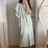 Korejpaa Femmes Robe Coréenne Mode Chic Été Français Tempérament O-cou Fold Design Lâche Couleur Solide Longue Fente Robe 210526