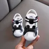 Zomer jongens sandalen kinderen anti-kick zachte bodem gezellige led licht kinderen schoenen 1-5 jaar oude baby cute cartoon sandalen 210713