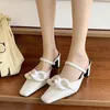 Slippers 2021Summer Women مدببة إصبع القدم مربع الكعب العالي Muller الإناث زخرفة السلسلة المعدنية على الوجه يتخبط