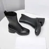 Femmes Betty Pvc Rain Boots Designer Half Boot Dames Dames Dress Chaussures Femme Flamingos 100 REAL Cuir Médaille Corte