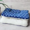 猫のベッド家具の厚いペットの柔らかいフリースパッド毛布のベッドマット子犬の犬のソファークッション家の洗える敷物の暖かい供給s / m / l