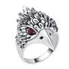 Starożytne posrebrzane palec palec pierścienie dla mężczyzn retro spersonalizowany kształt orła projekt rubinowy kryształowy pierścień mody biżuterii