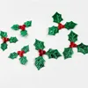 Bacca rossa con foglie verdi Decorazioni per la decorazione dell'albero di Natale Accessori del tessuto di arte fai da te per l'ornamento della festa domestica