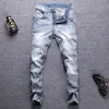 Koreanska stil mode män jeans retro ljusblå elastiska slim rippade streetwear broderi designer casual denim byxor
