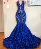 2022 Lange koninklijke Blue Mermaid Prom Dresses See Through Sparkly Pailletten Deep V-hals Halter 3D Flower Afrikaanse Formele Avond Feestjurken