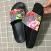 Lüks Tasarımcı Ayakkabı Slaytlar Yaz Plaj Kapalı Tasarımcı Sandalet Ev Tasarımcısı Çevirme Kutusu Olmadan Çiftler Terlikler