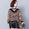 Mode lente luipaard-print lange lange mouwen V-hals chiffon shirt vrouwen openwork kanten sexy tops plus size 2323 50 210415