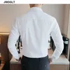 秋の韓国風メンズカジュアルシャツ長袖ターンダウンカラーボタンダウンレギュラーフィットホワイトブラックソーシャルシャツ210721