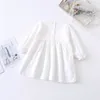 Printemps jolies filles coton dentelle princesse robe bébé fille blanc broderie robe pour fête fille robes à manches longues 1-5Y 210329