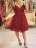 Mode djupa röda korta klänningar sexiga spaghetti band A-line cocktail homecoming klänning robe de soiree skräddarsydda