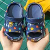 Sandálias crianças furo sapatos meninos cute bonito desenhos animados pequena abelha bebê criança chinelos verão praia à prova d'água