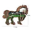 Cavallo di legno Artigianato Taglio laser Scultura Figurine Decorazioni per la casa Regalo Artigianato d'arte Foresta selvaggia Decorazione da tavola per animali Statue di cavalli Ornamenti per la decorazione della stanza