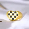 Klasik Kalp Şeklinde Siyah Beyaz Checkerboard Izgara Band Yüzük Kadınlar Için Paslanmaz Çelik 18 K Altın Kaplama Geometrik Parmak Yüzükler Takı