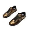 2022 primavera e verão novo vestido de crocodilo sapatos masculinos ouro lace up flat bottom moda hardware decoração casual esportes sapatos