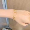 Designer Smycken Örhängen Hänge Charm Armband Guld Kärlek V Halsband Dam Ringar Armband Armband Lyx Hängen älskare kedja Hjärta