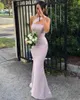 2021 Neuankömmling Meerjungfrau Brautjungfernkleider für Hochzeiten Satin One Shoulder Ärmellose bodenlange Brautjungfernkleider Plus Size