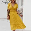 Casual gele hoge taille V-hals korte mouw lente zomer lange vakantie stijl ruche jurken elegante A-lijn jurk 210414