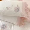 Conjuntos de cama segurando flores Bordado Girl Set 100% lavado Algodão Ruffles Quilt / Tampa de edredão Cama de roupa equipada Folha de linho