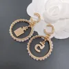Projektantki Kolczyki Męskie kolczyki NO5 HOOP KOSZCZESKIE Luksusowy liter biżuterii Pearl Pleciony 18K Złote Kolki Women Wedding Party 9698739