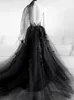 Svarta gotiska bröllopsklänningar Ärmlös Bridal Gown Vestidos de Novia 3D Floral Applique Side High Slit Custom Made Tulle Plus Storlek