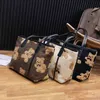 Axelväskor Tote Winter Plush For Women Cute Bear Large Capacity Female Designer Handbag Fashion Big Shopping 1122