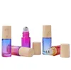 500 stks / partij 5 ml gradiënt kleur roll-on parfum essentiële olie fles stalen metalen roller balflessen met hout ziet eruit plastic cap SN4357