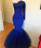 Royal Blue Mermaid Abiti da sera Una spalla maniche lunghe Tulle Raso Cristalli Paillettes Pizzo Applique Pieghe Increspato Custom Made Plus Size Prom Party Gown vestidos