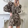 Coréen Chic Léopard Imprimé Robe Femme V-Cou Lanterne À Manches Longues Mature Mini Avec Ceinture Robes 12907 210427