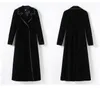 Novo 2022 Casaco de Inverno Runway Runway Mulheres Vintage Negro Colarinho Envoltório Preto Veludo Maxi Espesso Quente Long Trench Revestuário Outwear