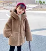 Jaquetas inverno casacos de pele real casacos casuais Shearing de pelúcia quente cordeiro com capuz Kids Roupas 100% Wool Outerwear Overcoats L1354