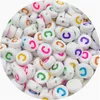 500 PCS/lot 6.7mm Coloré Spacer Charme Perles Rondes Plat Acrylique Perle A - Z Lettres Alphabet Fit Pour Bracelet Collier Diy Fabrication de Bijoux