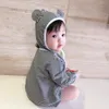 Vår Höst Spädbarn Barn Bomull Striped Långärmad Bodysuit med Söt Little Ear Hat Koreansk stil Outfits 210508