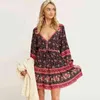 Jastie Boho Blumendruck Minikleid V-Ausschnitt Langarm Lässige Strandkleider Zigeuner Damen Vintage Kurze Kleider Weibliche Herbst 210419