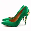 الأخضر الفاخرة الحرير أحذية الزفاف امرأة مثير أشار تو الذهب الأفعى حزام أحذية عالية الكعب سيدة مضخات