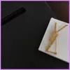 Bambusowa broszka złota broszka damska luksusowy projektant biżuterii z literami Casual wysokiej jakości męskie na prezenty biznesowe panie Party Nice D2110076F