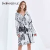 Twotwinstyle Imprimer Tunique Robe Femme Col V Manches Longues Taille Haute Taille Midi Robes Femme Mode Vêtements Automne Style 210517